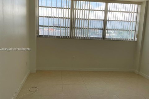 Купить кондоминиум в Норт-Майами, Флорида 2 спальни, 101.82м2, № 2010681 - фото 17