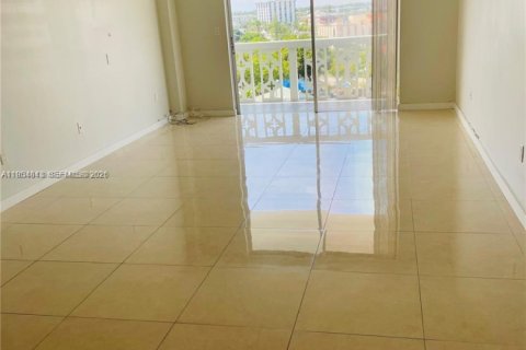 Купить кондоминиум в Норт-Майами, Флорида 2 спальни, 101.82м2, № 2010681 - фото 6