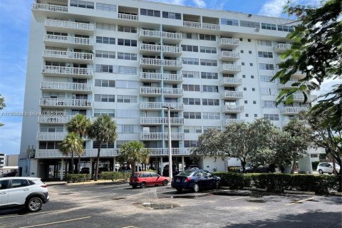 Кондоминиум с 2 спальнями в Норт-Майами, Флорида № 2010681