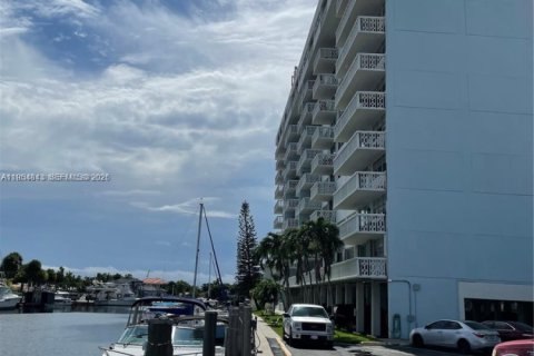 Купить кондоминиум в Норт-Майами, Флорида 2 спальни, 101.82м2, № 2010681 - фото 2