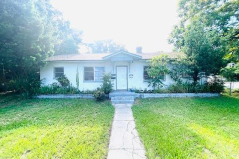 House in Orlando, Florida 4 bedrooms, 195.75 sq.m. № 1805447 - photo 1
