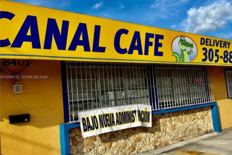 Immobilier commercial à Medley, Floride № 2153500