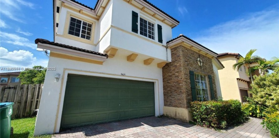 House in Cutler Bay, Florida 4 bedrooms, 225.66 sq.m. № 1831122