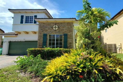 House in Cutler Bay, Florida 4 bedrooms, 225.66 sq.m. № 1831122 - photo 2