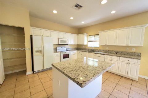 House in Cutler Bay, Florida 4 bedrooms, 225.66 sq.m. № 1831122 - photo 11