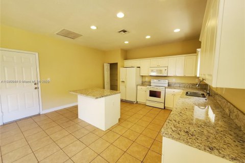 House in Cutler Bay, Florida 4 bedrooms, 225.66 sq.m. № 1831122 - photo 8