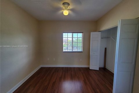 House in Cutler Bay, Florida 4 bedrooms, 225.66 sq.m. № 1831122 - photo 25