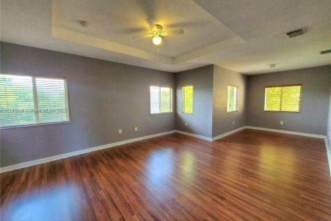 House in Cutler Bay, Florida 4 bedrooms, 225.66 sq.m. № 1831122 - photo 16