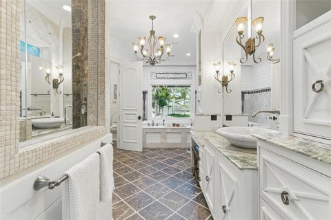 House in Green Cove Springs, Florida 6 bedrooms, 629.88 sq.m. № 1757772 - photo 10