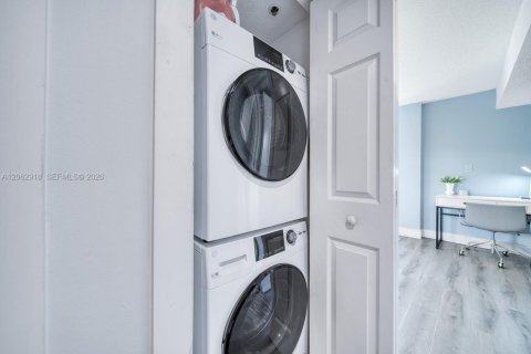 Купить кондоминиум в Майами, Флорида 1 спальня, 71.53м2, № 2263878 - фото 25