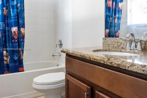 Townhouse in Miramar, Florida 3 bedrooms, 185.8 sq.m. № 2012570 - photo 29