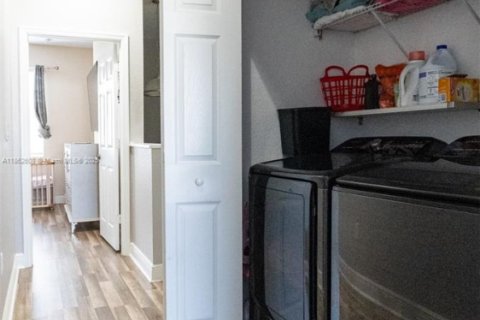 Townhouse in Miramar, Florida 3 bedrooms, 185.8 sq.m. № 2012570 - photo 30