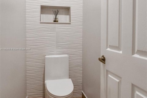 Townhouse in Miramar, Florida 3 bedrooms, 185.8 sq.m. № 2012570 - photo 27