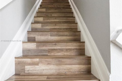 Townhouse in Miramar, Florida 3 bedrooms, 185.8 sq.m. № 2012570 - photo 6