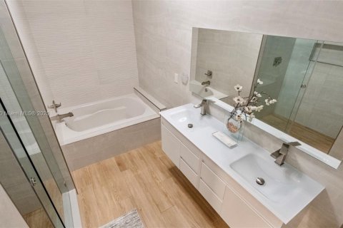 Townhouse in Miramar, Florida 3 bedrooms, 185.8 sq.m. № 2012570 - photo 24