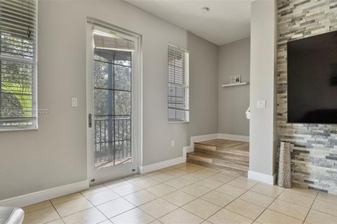 Townhouse in Miramar, Florida 3 bedrooms, 185.8 sq.m. № 2012570 - photo 16