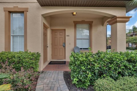 Townhouse in Davenport, Florida 4 bedrooms, 172.43 sq.m. № 2216308 - photo 2