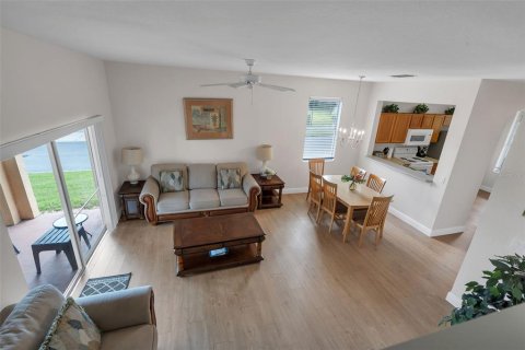 Townhouse in Davenport, Florida 4 bedrooms, 172.43 sq.m. № 2216308 - photo 4