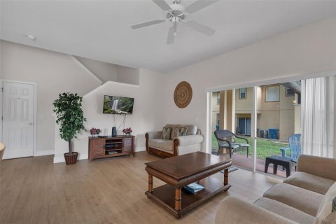 Townhouse in Davenport, Florida 4 bedrooms, 172.43 sq.m. № 2216308 - photo 9