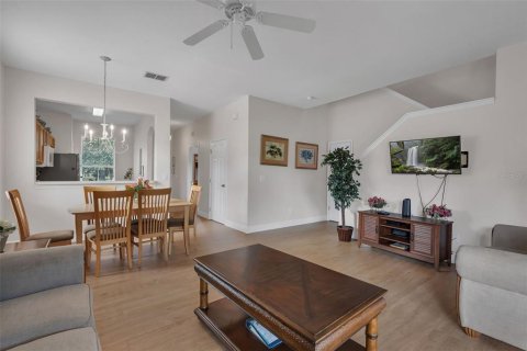Townhouse in Davenport, Florida 4 bedrooms, 172.43 sq.m. № 2216308 - photo 10