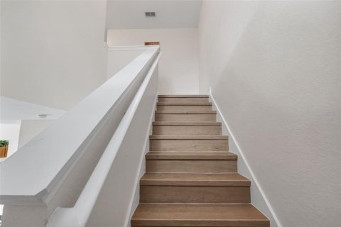 Townhouse in Davenport, Florida 4 bedrooms, 172.43 sq.m. № 2216308 - photo 16