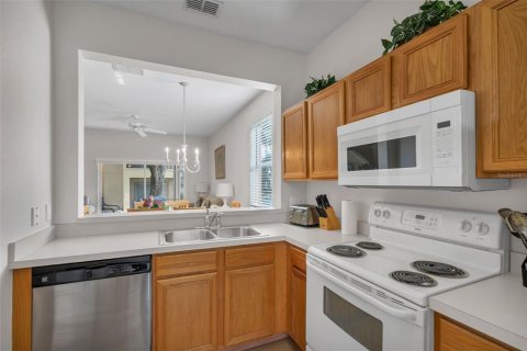 Townhouse in Davenport, Florida 4 bedrooms, 172.43 sq.m. № 2216308 - photo 13