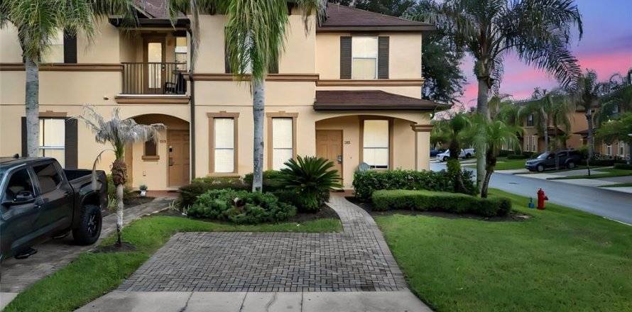 Townhouse in Davenport, Florida 4 bedrooms, 172.43 sq.m. № 2216308