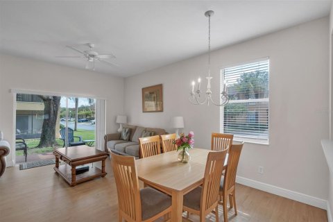 Townhouse in Davenport, Florida 4 bedrooms, 172.43 sq.m. № 2216308 - photo 8