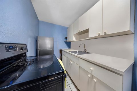 Propiedad comercial en venta en Miami, Florida, 95.32 m2 № 2022475 - foto 15