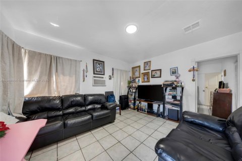 Propiedad comercial en venta en Miami, Florida, 95.32 m2 № 2022475 - foto 13