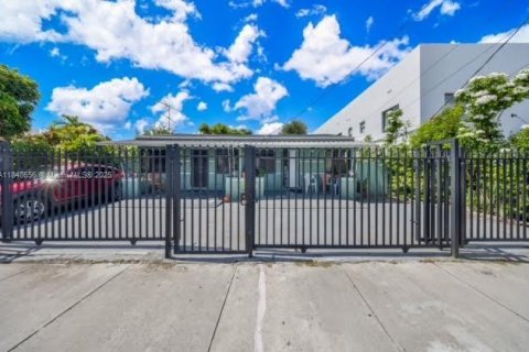 Propiedad comercial en venta en Miami, Florida, 95.32 m2 № 2022475 - foto 2