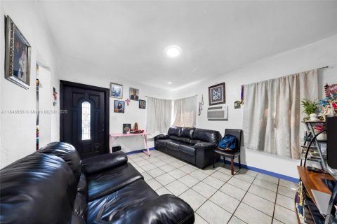 Propiedad comercial en venta en Miami, Florida, 95.32 m2 № 2022475 - foto 14