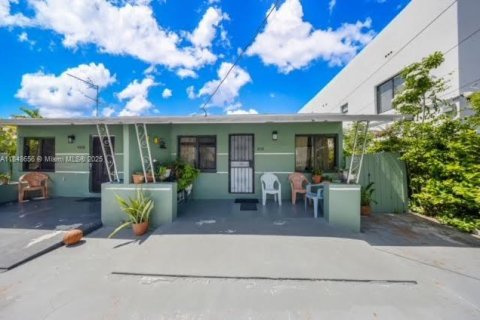 Propiedad comercial en Miami, Florida 95.32 m2 № 2022475