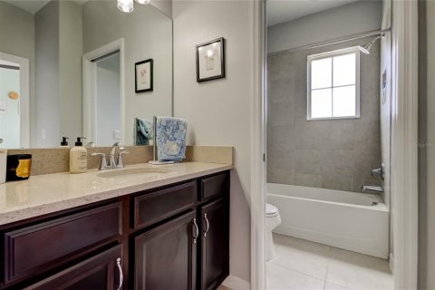 Townhouse in Tampa, Florida 3 bedrooms, 173.91 sq.m. № 1894031 - photo 25