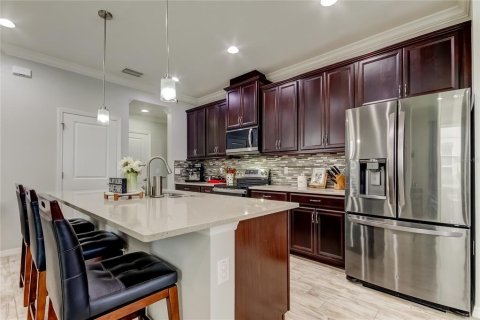 Townhouse in Tampa, Florida 3 bedrooms, 173.91 sq.m. № 1894031 - photo 10