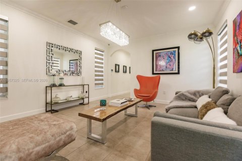 House in Miami, Florida 5 bedrooms, 310.67 sq.m. № 2011429 - photo 6