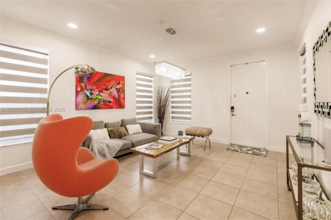 House in Miami, Florida 5 bedrooms, 310.67 sq.m. № 2011429 - photo 4