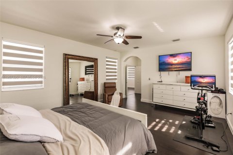 House in Miami, Florida 5 bedrooms, 310.67 sq.m. № 2011429 - photo 19