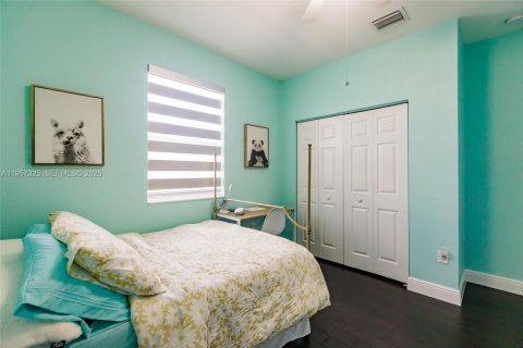 House in Miami, Florida 5 bedrooms, 310.67 sq.m. № 2011429 - photo 26