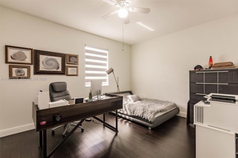 House in Miami, Florida 5 bedrooms, 310.67 sq.m. № 2011429 - photo 22