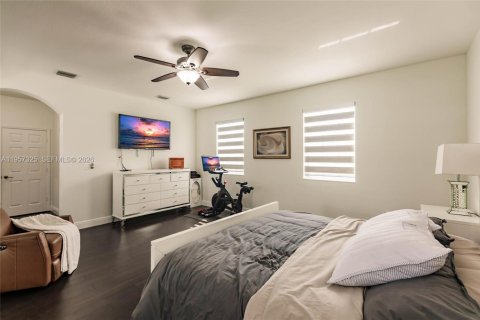 House in Miami, Florida 5 bedrooms, 310.67 sq.m. № 2011429 - photo 18