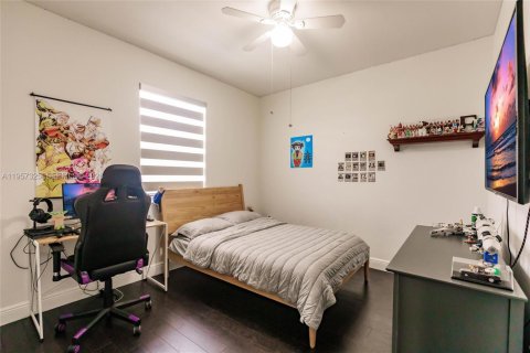 House in Miami, Florida 5 bedrooms, 310.67 sq.m. № 2011429 - photo 27