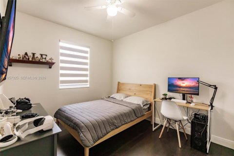 House in Miami, Florida 5 bedrooms, 310.67 sq.m. № 2011429 - photo 30