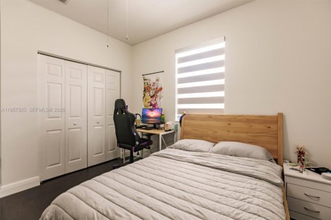 House in Miami, Florida 5 bedrooms, 310.67 sq.m. № 2011429 - photo 28