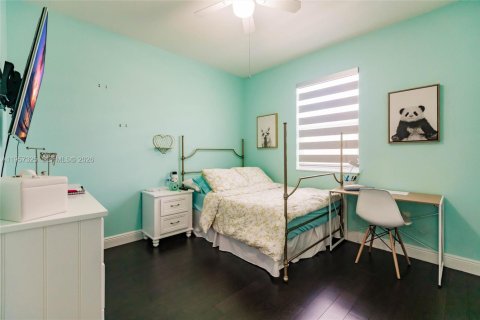 House in Miami, Florida 5 bedrooms, 310.67 sq.m. № 2011429 - photo 24