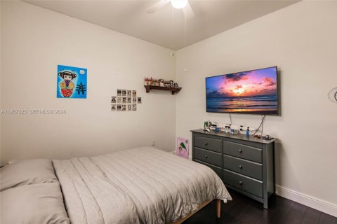 House in Miami, Florida 5 bedrooms, 310.67 sq.m. № 2011429 - photo 29