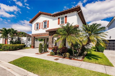 House in Miami, Florida 5 bedrooms, 310.67 sq.m. № 2011429 - photo 2