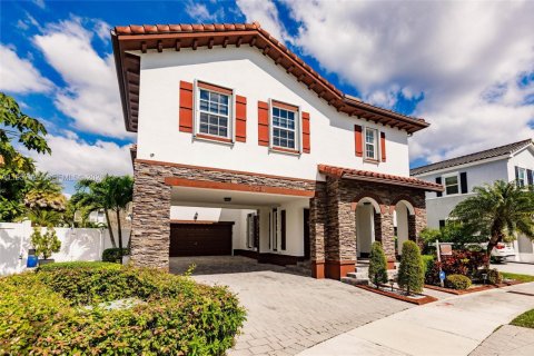 House in Miami, Florida 5 bedrooms, 310.67 sq.m. № 2011429 - photo 3