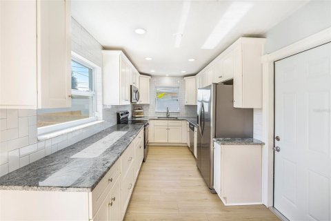 Casa en venta en Saint Petersburg, Florida, 3 dormitorios, 158.31 m2 № 1757337 - foto 8