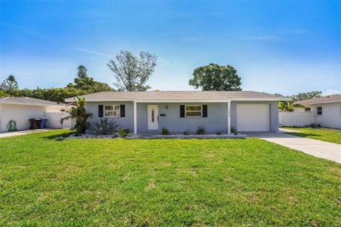 Casa en venta en Saint Petersburg, Florida, 3 dormitorios, 158.31 m2 № 1757337 - foto 1
